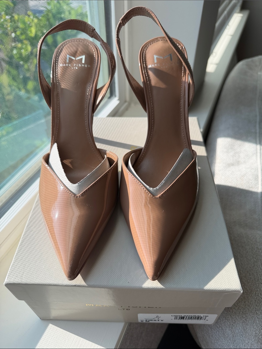 NEW in Box Marc Fisher LTD Fiesty Pointed Toe Slingback Pump 8M Light Natural